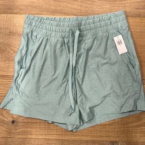 Old Navy Active Cloud 94 Soft High Rise Short Size Small. NWT